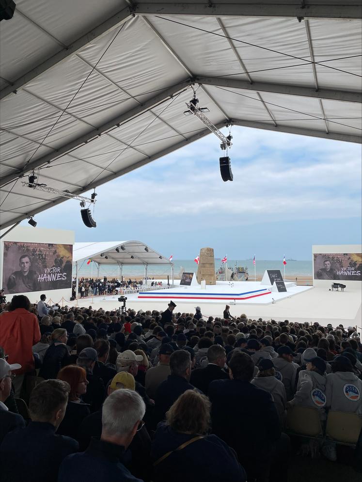 Au menu de ces commémorations : lecture de témoignages de soldats, concerts de la Garde républicaine et des enfants de la Maîtrise populaire de l'Opéra-Comique, défilé militaire aérien international, etc.