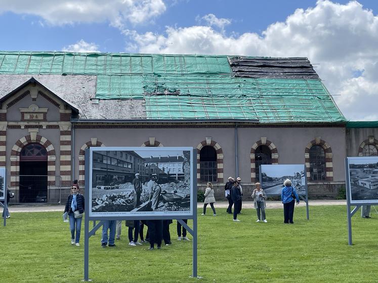 Face à Emmanuel Macron, les traces du violent incendie des écuries du Haras de juillet 2019 sont toujours visibles. Chacun espère voir les travaux se poursuivre pour effacer durablement cet épisode douloureux.