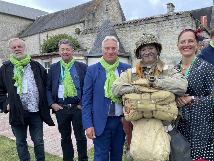 Les responsables agricoles ont apprécié l'échange avec David Mongne,
président d'Enfer normand.