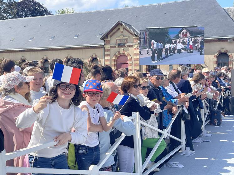 Nombreux ont été les enfants présents lors de ces commémorations à Saint-Lô. Signe d'une transmission entre générations pour ce 80e anniversaire du Débarquement.