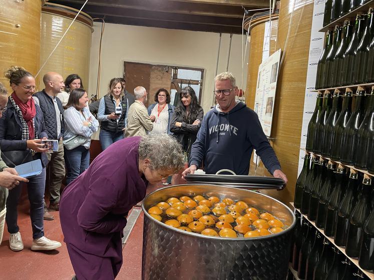 La liqueur 44, labellisée Manche Terroir, est un des produits qui se déguste lors des visites à la Cidrerie Claids tous les jeudis jusqu'au 29 août à 14 h 30 puis 16 heures.