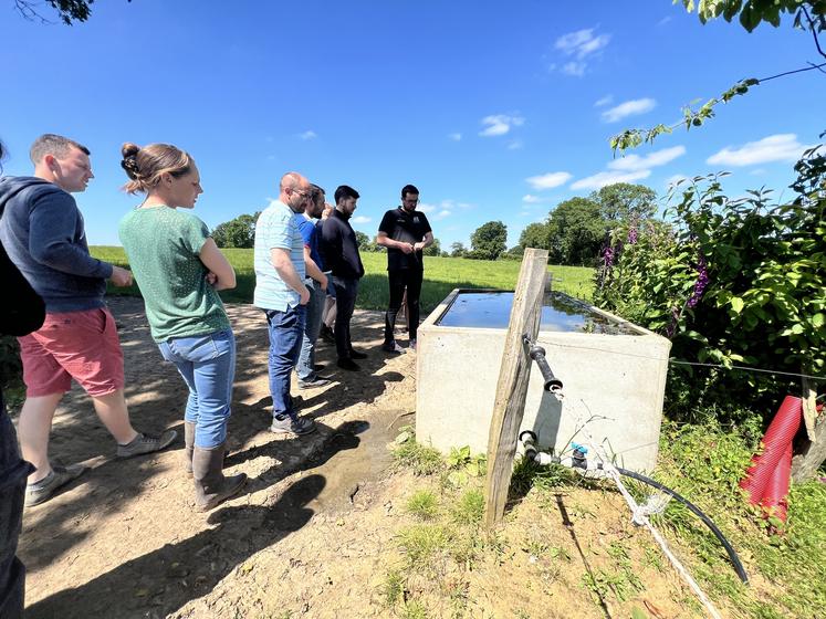 Sur les 50 paddocks, les éleveurs comptent quinze abreuvoirs.