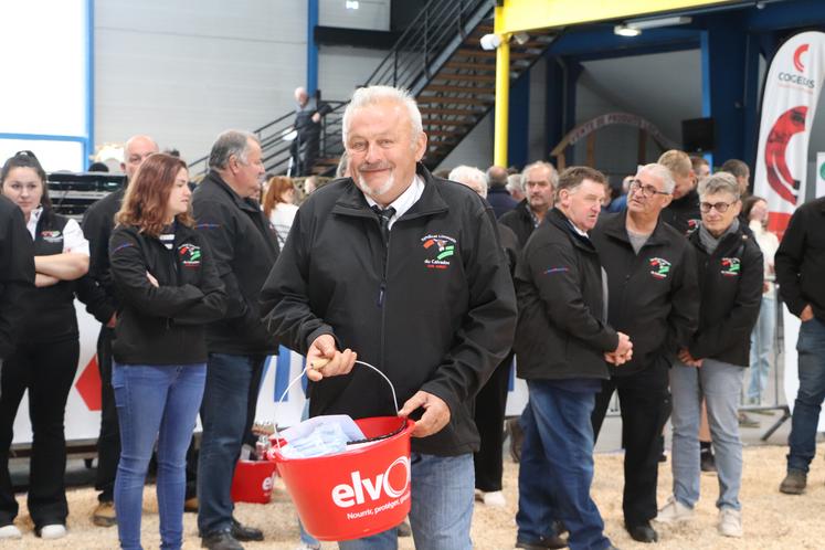 Étienne Aubert, président du syndicat de race Limousine a annoncé son départ à la retraite. Son fils a rejoint le Gaec il y a quelques années déjà.