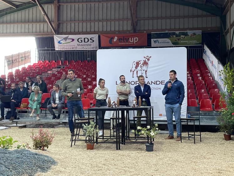 Samuel Journée, Elodie Barbot, Stéphane Lécrivain, techniciens de l'OS Normande, Pascal Orvain, président de l'OS Normande, et Nicolas Declomesnil, président de FQRN