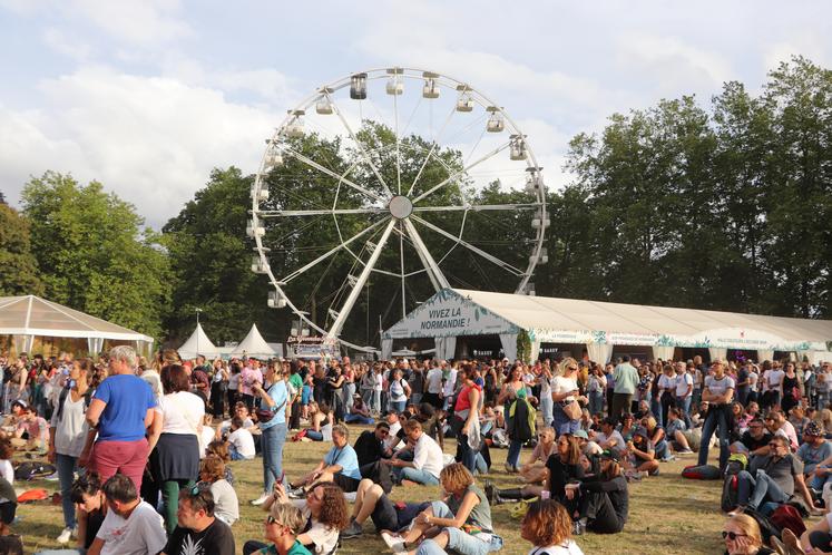 Le festival Beauregard est une grande fête où 152 000 personnes déambulent pendant quatre jours.