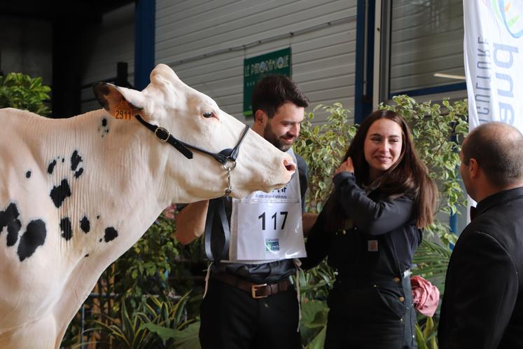 L'émotion était lisible sur les visages des deux jeunes gens, en juin dernier, au Festival de l'élevage de Vire où ils ont remporté les titres de championne adulte et de grande championne avec PLK Plusbelle.