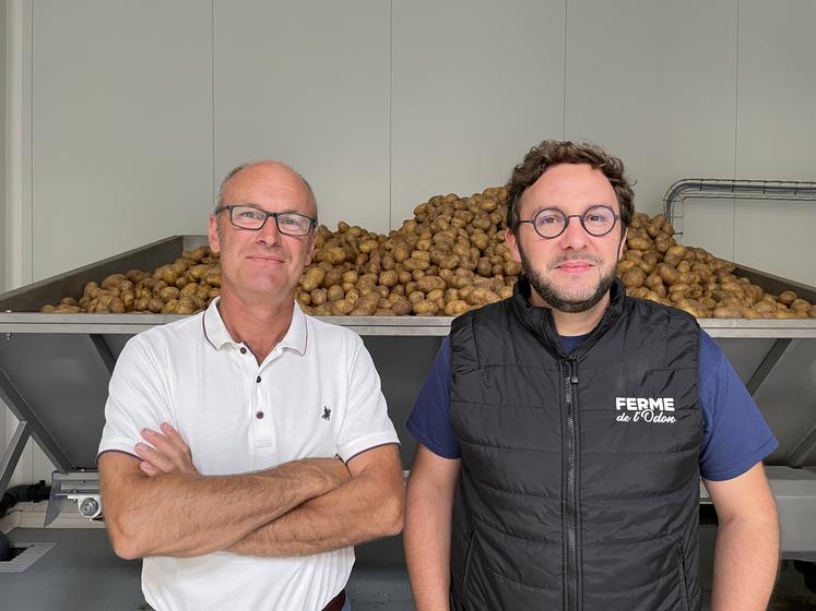 Eudes Castel produit des pommes de terre pour la ferme de l'Odon depuis dix ans. Guillaume Duchemin dirige le site depuis 2021.