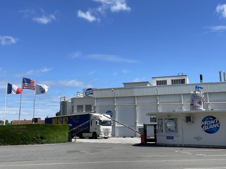 42 producteurs dans la Manche livrent leur lait à l'entreprise Mont Blanc basée à Chef-du-Pont.