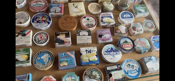 Le musée du camembert a une collection d'emballages du monde entier.