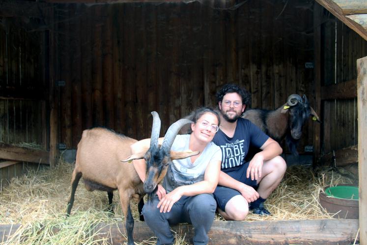 "Après 10 mois sur la ferme, on ne regrette pas notre choix" témoignent Gilles et Elsa.