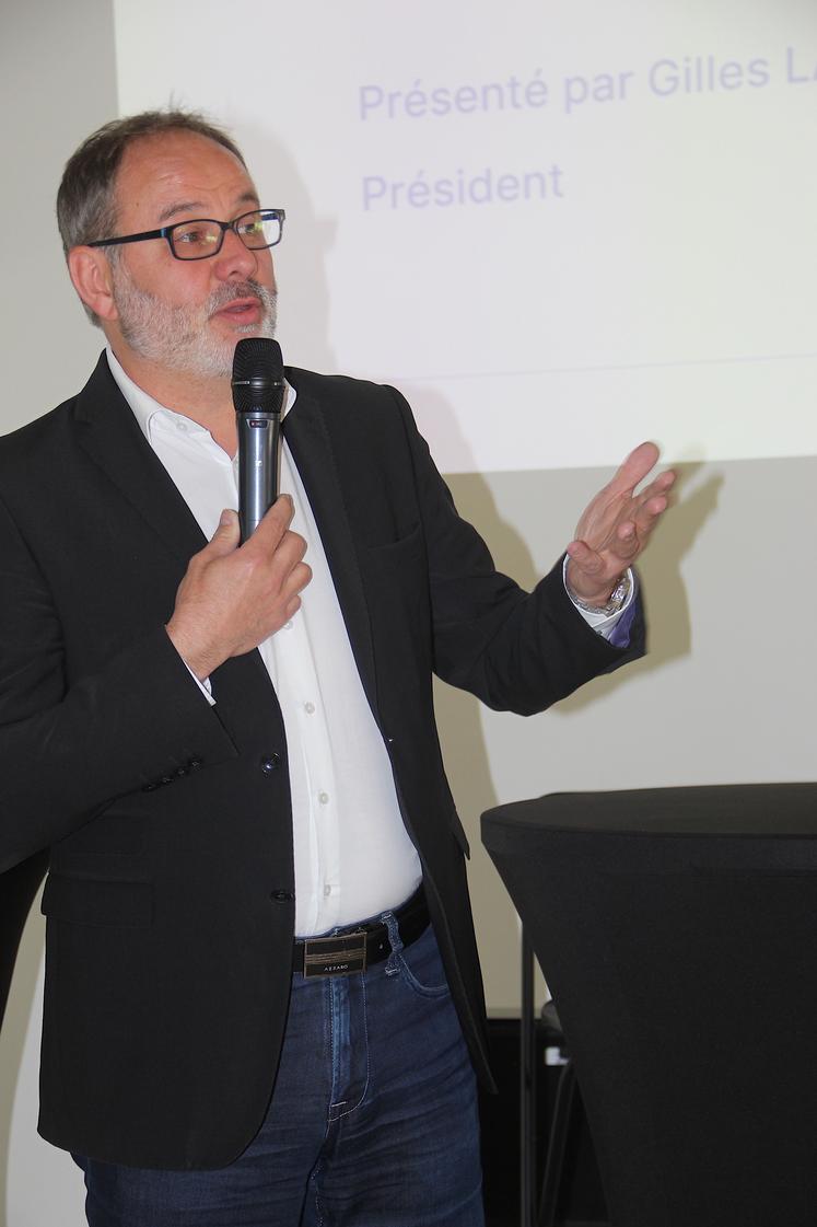 Olivier Fély-Biolet (réalisateur) a présenté son documentaire à l'occasion de l'assemblée générale d'AS 27 le 13 juin dernier. "J'ai filmé Désiré pour garder et partager le récit émouvant de ce héros de l'ombre".