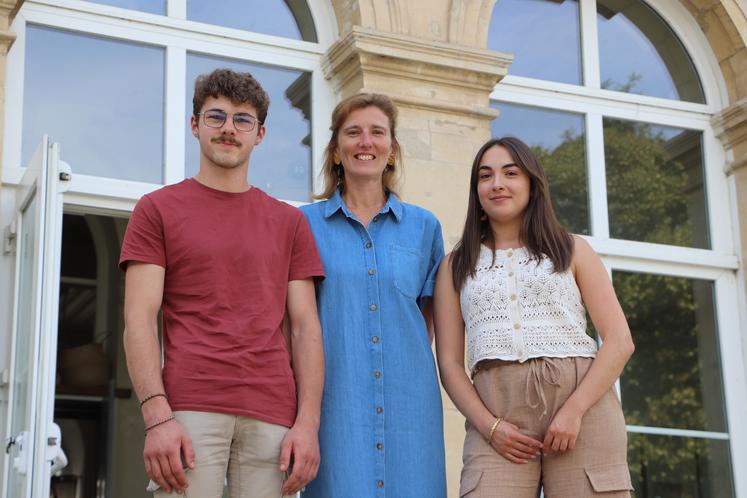 Thomas Soyer, étudiant en BTS Acse, au côté de Stéphanie Ozenne, directrice de la MFR de Maltot et Julia Lewille, chargée de communication. Ils œuvrent à l'organisation du nouveau Vachement Caen. Une association nouvelle qui met les jeunes, professionnels de demain, en avant.