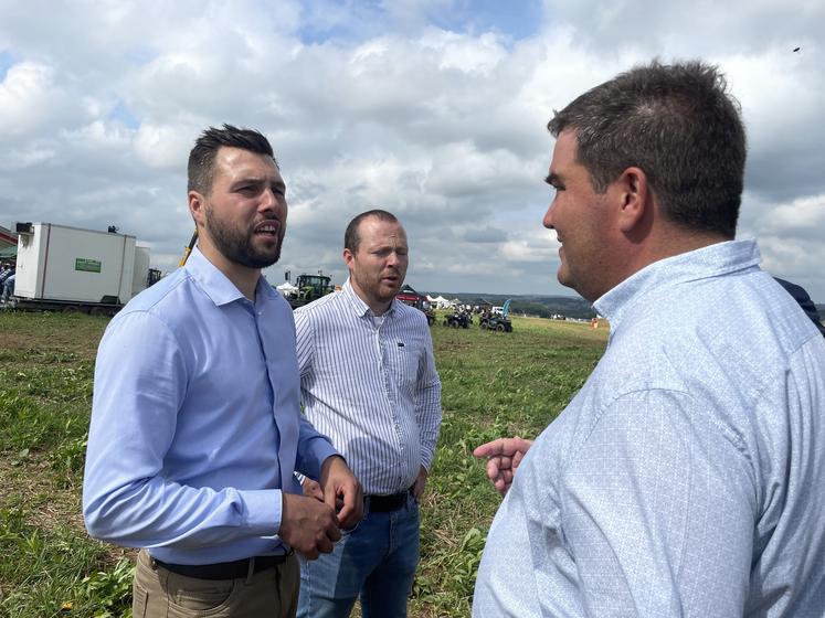 Armand Prod'Homme et Ghilsain Huette, coprésidents des JA61 ont fait passer les messages auprès des élus présents, et notamment Olivier Bitz, sénateur de l'Orne.