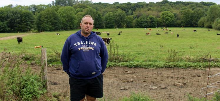 Avec son système converti au bio et en pâturage exclusif, Anthony Gilmas, éleveur laitier, pratique le stock sur pied pour de meilleurs résultats.