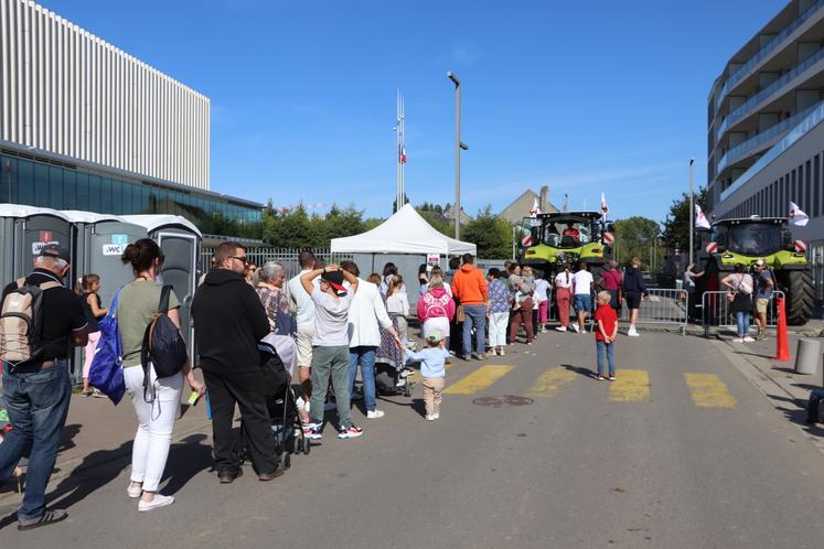 ...Au même titre que les baptêmes tracteurs qui n'ont pas désempli de la journée (non, ce n'était pas la queue pour les WC).