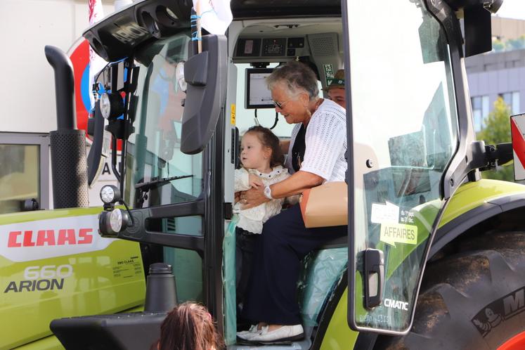 Les baptêmes tracteurs des JA ont plu une fois de plus.