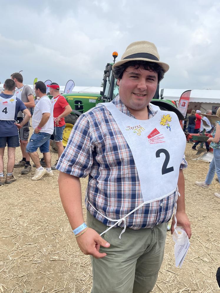 Candidat dans l'émission de L'amour est dans le pré, Valentin Dudouit a participé au concours de labour où il a terminé 6e.