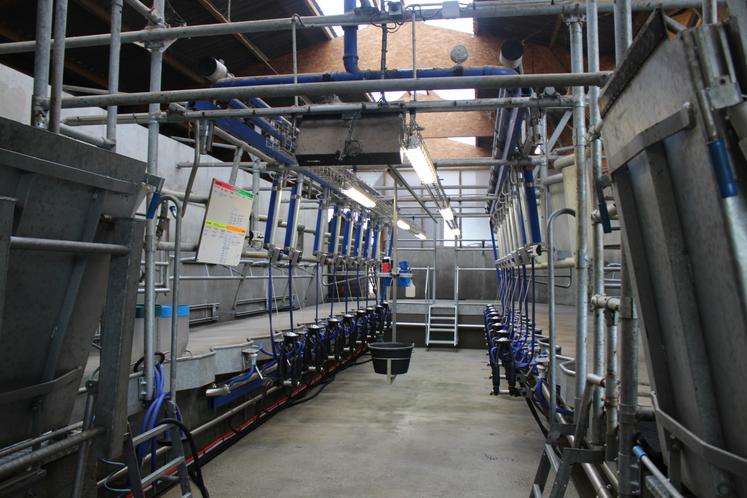 Une salle de traite DeLaval a remplacé le robot.