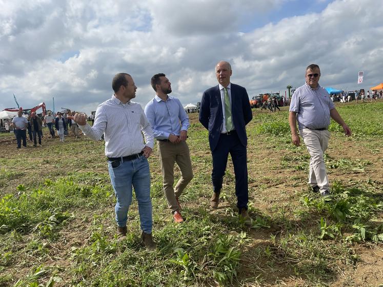 Un tour de la Fête s'impose pour les coprésidents, le préfet, Sébastien Jallet et le président de la FDSEA61, Sylvain Delye.