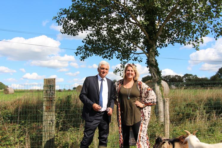 Hervé Morin, président de la Région Normandie, a visité la plantation de poivre : Petite Rivière, de Marine Rivière.