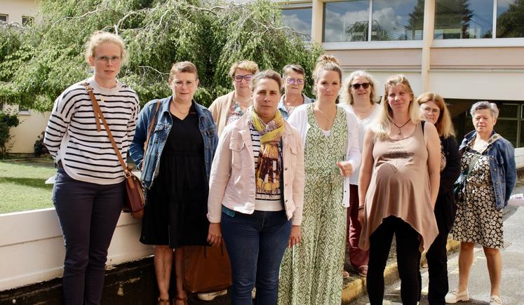 Le bureau et les membres de la commission des agricultrices de l'Orne, créée mercredi 4 septembre 2024 à Alençon. Sa présidente étant Blandine Crison, au centre, en vert. À sa gauche, Alexandra Gouello, et à sa droite, Chloé Herman-Pilouer, vice-présidentes. Tout à gauche, Elise Fokker, secrétaire.