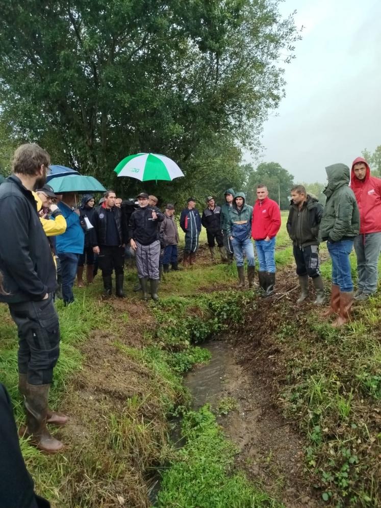 Les discussions ont tourné autour des travaux possibles ou interdits, autour de l'entretien des cours d'eau et des fossés.