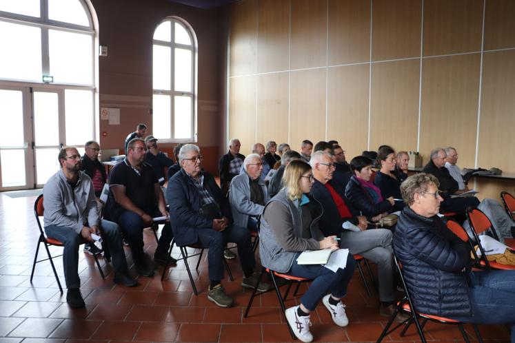 Une trentaine de personnes a fait le déplacement à Livarot.