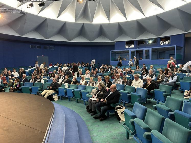 Les 18 et 19 octobre, au Palais des congrès de Caen, 250 participants sont venus de toute la France pour discuter autour du thème "Enjeux agricoles et coopération sur les territoires".