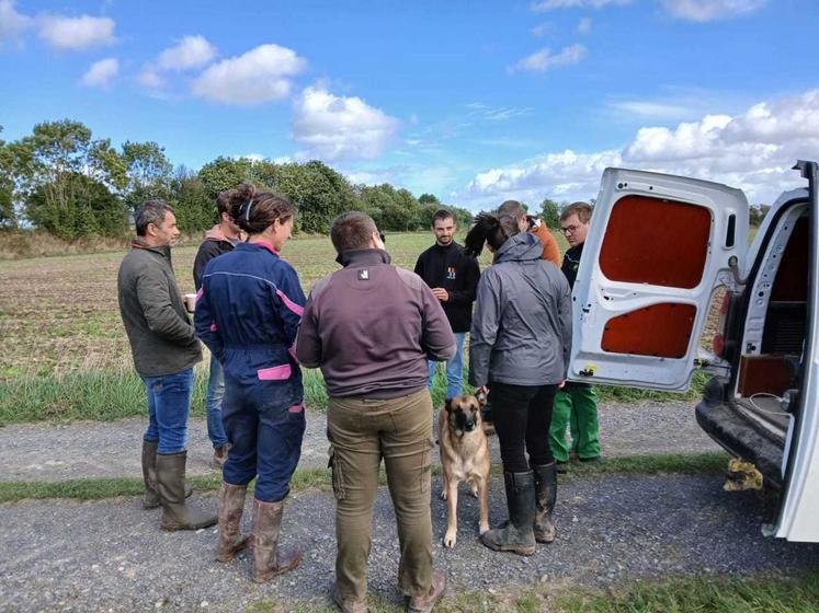 Un pot de l'amitié a été offert aux agriculteurs à l'issue du rendez-vous. Le prochain devrait intervenir d'ici le mois suivant.