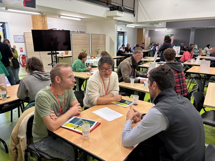 Restaurateurs mais aussi responsables de cuisines publiques (collège, hôpital...) étaient en quête de produits locaux de la Manche.