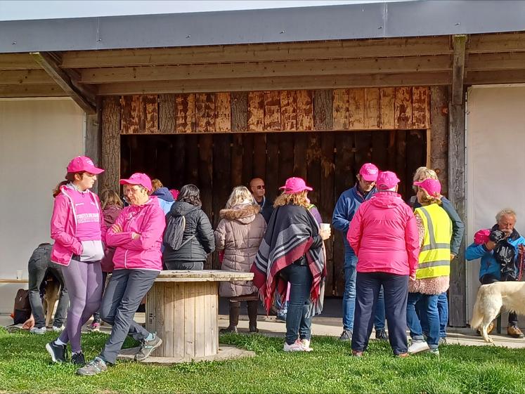 La structure Eolia, à Colleville-sur-Mer, a accueilli les marcheurs le temps d'un ravitaillement en milieu de matinée.