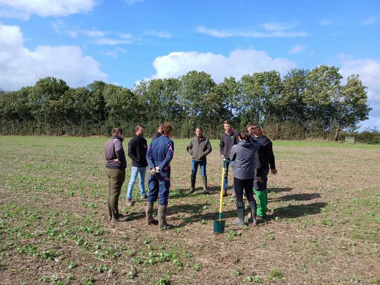 Le groupe cultures de l'antenne de Bayeux des Chambres d'agriculture s'étoffe doucement, mais sûrement. À l'issue de cette rencontre, il compte désormais huit présents.