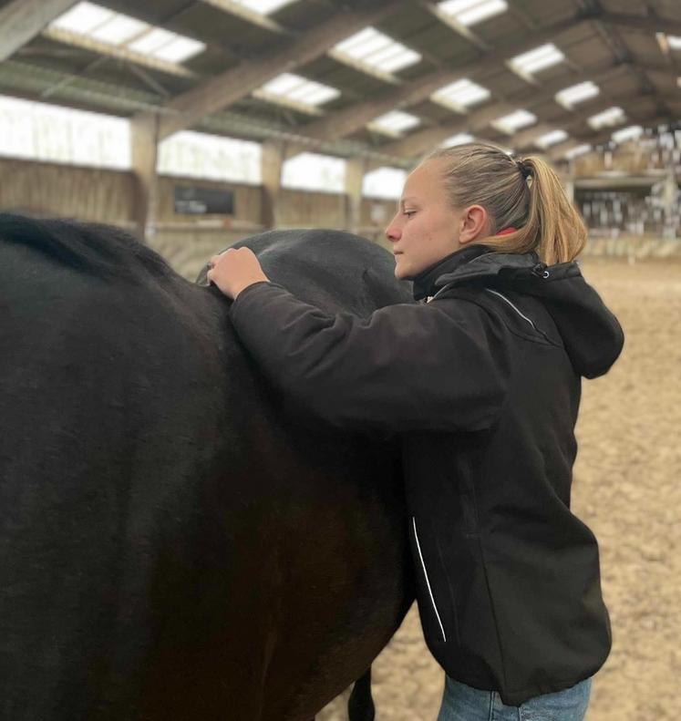 Camille Duyck est ostéopathe pour les animaux. Une passion devenue son métier depuis septembre 2024 et qu'elle exerce en rural comme en mixte (animaux domestiques).