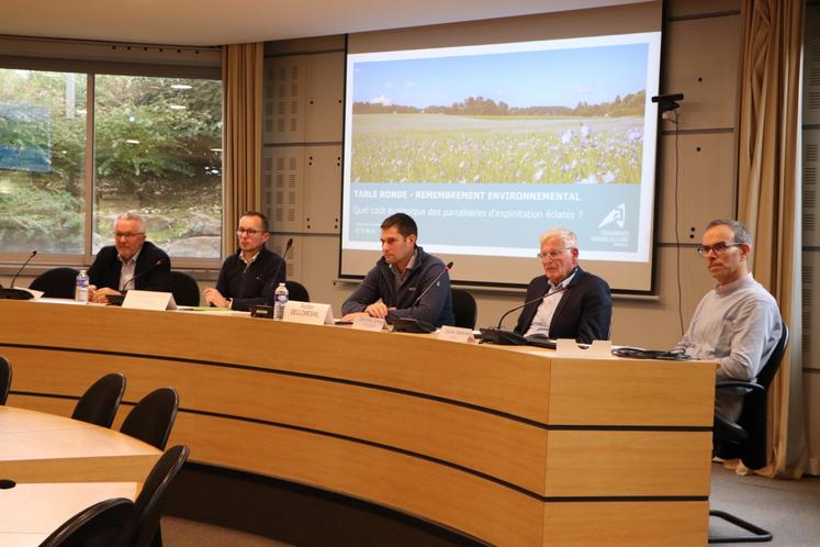 Et si le remembrement était un geste environnemental bien plus qu'une action pratique et technique ? Alain Lebaudy (Safer de Normandie), Guillaume Jouan (Vigisol), Nicolas Declomesnil (CA14), Antoine Desnoes (SDPPR) et Stéphane Berzinger (CA14) ont débattu sur le sujet lors de la session du 14 novembre.