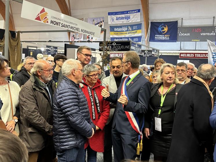 Les élus des autres foires millénaires de la Manche (Brix, Gavray, Lessay et Saint-James) étaient présents à l'inauguration de la 701e édition.