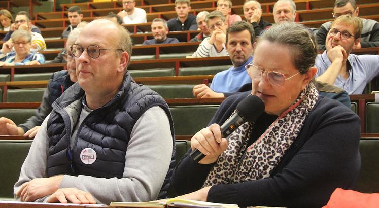 Anne-Marie Denis a interpellé Laurent Saint-Affre (membre du bureau de la FNSEA en charge des questions sanitaires) sur "la tuberculose transmissible à l'homme et la problématique fiscalité en cas d'abattage du cheptel".