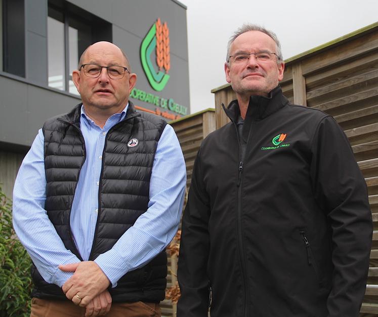 Stéphane Carel et Pascal Desvages (directeur et président de la coopérative de Creully) : "ensemble, on va travailler 1 MT de céréales. Cette massification nous permettra de répondre plus facilement aux marchés".