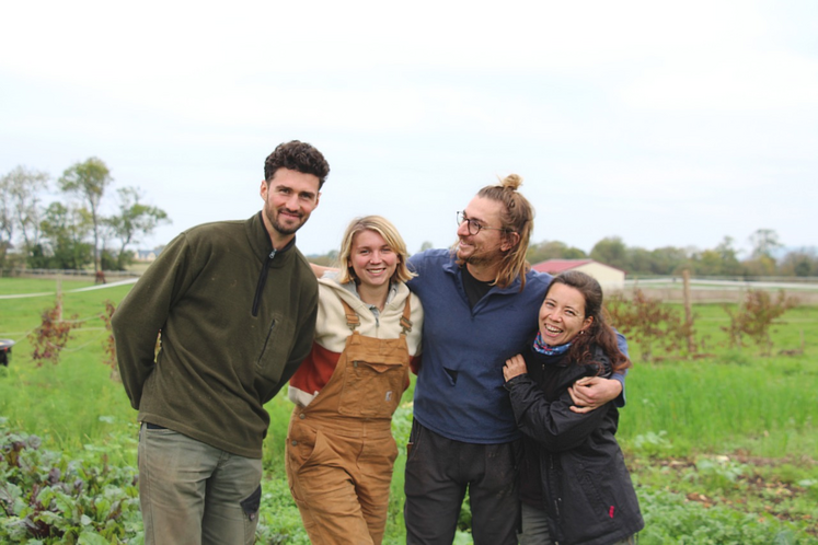 Sam, Emma, Florent et Maria ont été maraîchers durant deux ans, à Gonneville-en-Auge. Ils ont pu créer leur activité sans pour autant s'installer, dans le cadre d'un espace test porté la coopérative Rhizome.