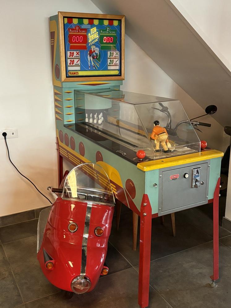 Le flipper bowling de 1960 est une pièce rare.