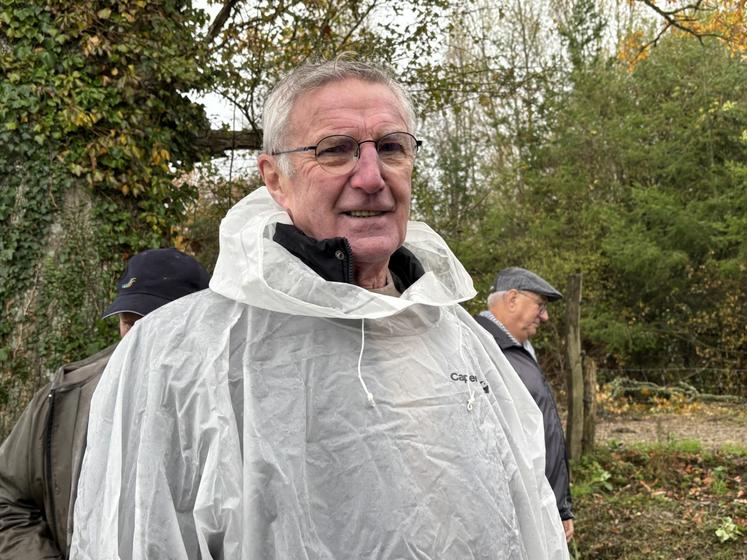 Hubert Lefèvre, président de maires ruraux de la Manche, s'est déplacé pour soutenir les agriculteurs dans leur action.