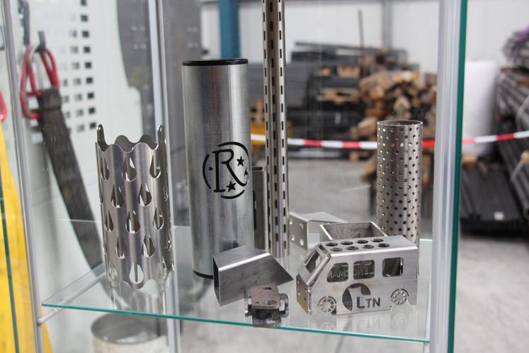 Grâce à ses deux machines de découpe laser, Laser Tube Normandie (filiale de Lenormand) propose des découpes laser de toutes formes sur tubes et profilés métalliques, tels que l'inox et l'acier.