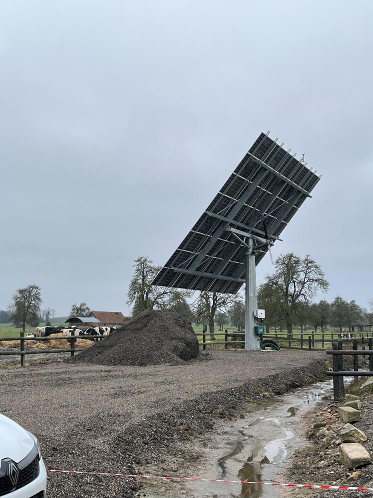 Le tracker solaire de 22,80 kWc a été installé en 2024.