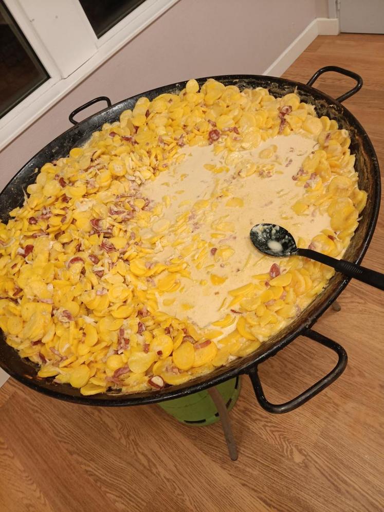 Au menu, une tartiflette XXL pour les convives.