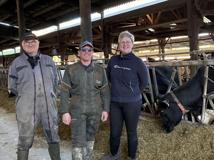 Sandrine et Sylvain Guillet sont associés à Patrick Morel sur la ferme des Châtaigniers à La Chapelle-du-Fest (centre Manche).