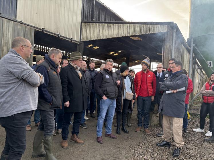 Le sujet des ICPE et IED a mobilisé une soixantaine d'agriculteurs le 4 décembre à Marchésieux. Des directives et normes qui touchent de nombreuses exploitations.