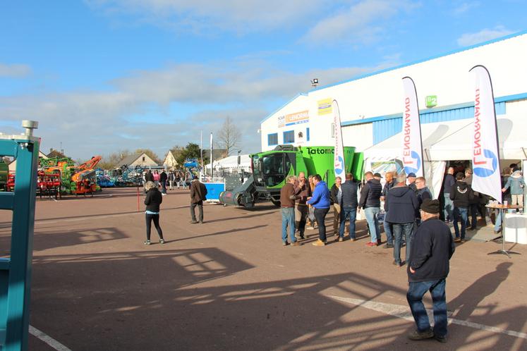 C'est sous un beau soleil normand que les visiteurs ont pu déambuler entre les machines agricoles samedi 30 novembre.