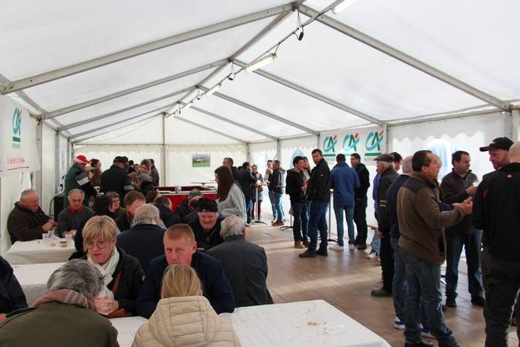 Le midi, les visiteurs avaient la possibilité de se restaurer sur place. L'occasion pour échanger dans une ambiance très conviviale.