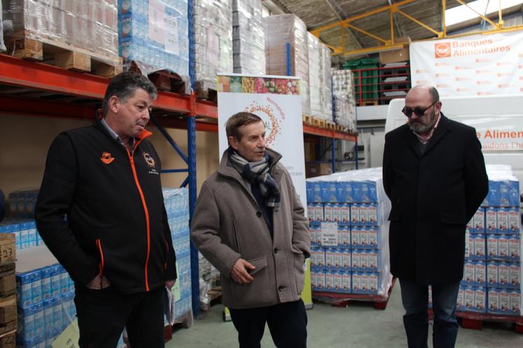 Jean-Michel Hamel, président de Solaal Normandie, Joaquim Pueyo, maire d'Alençon et Edouard Romet, président de la Banque alimentaire de l'Orne.