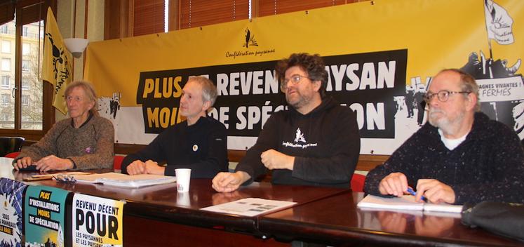 Patrick Hamelin, Stéphane Bourlier, Emmanuel Marie et Jean-François Godard. "Nous l'affirmons haut et fort. L'opposition à la majorité actuelle, c'est la Confédération paysanne. La Coordination rurale n'a présenté aucune motion lors de cette mandature qui s'achève".