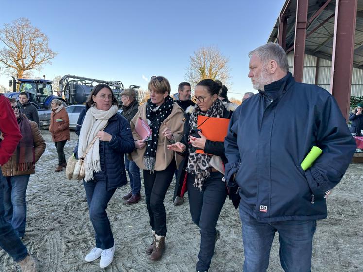 Florence Goron et Nadège Mahé ont partagé leurs préoccupations avec Catherine Faivre-Pierret, vice-présidente de la FNSEA, en déplacement dans le département le 14 janvier dernier.